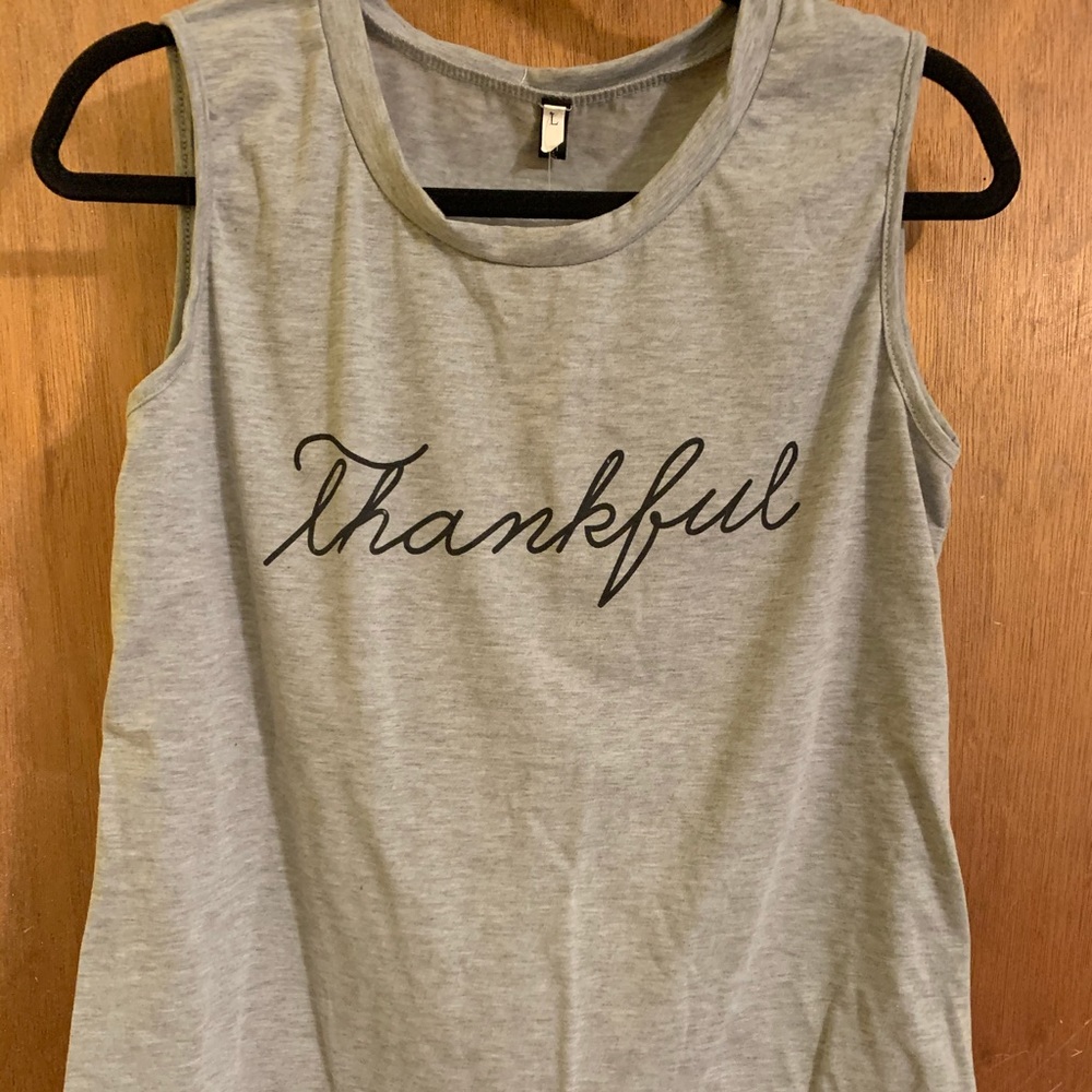 Thankful | gray sleeveless top. Size Large NWT